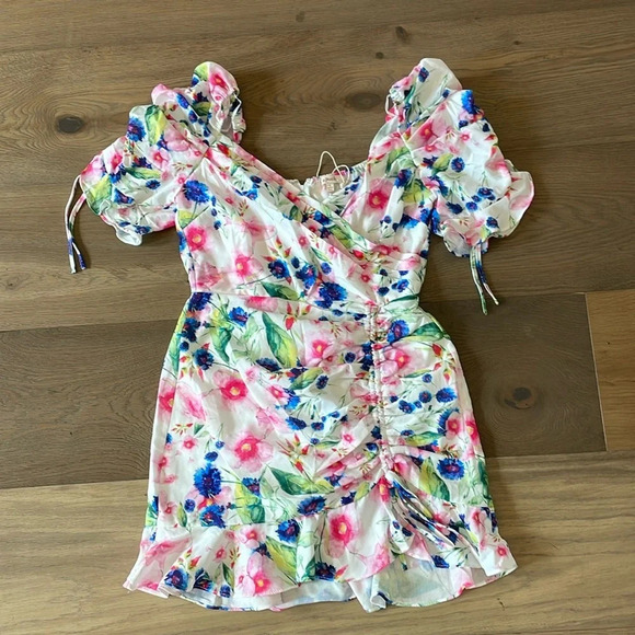 Beautiful Floral Puff Sleeves Dress Size Large NWT - Picture 1 of 8